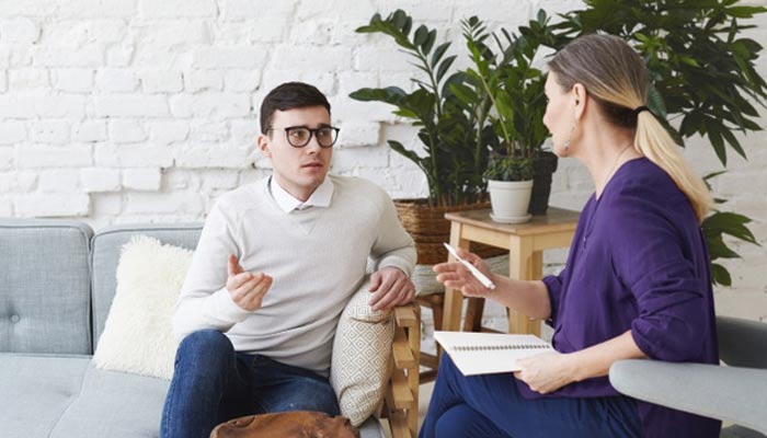 Health Counselor Counselling A Patient | Careers In Health And Social Care